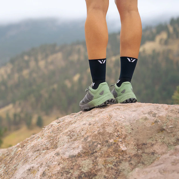 SWIFTWICK Socks ASPIRE - FOUR / QUARTER CREW - PEWTER - Medium