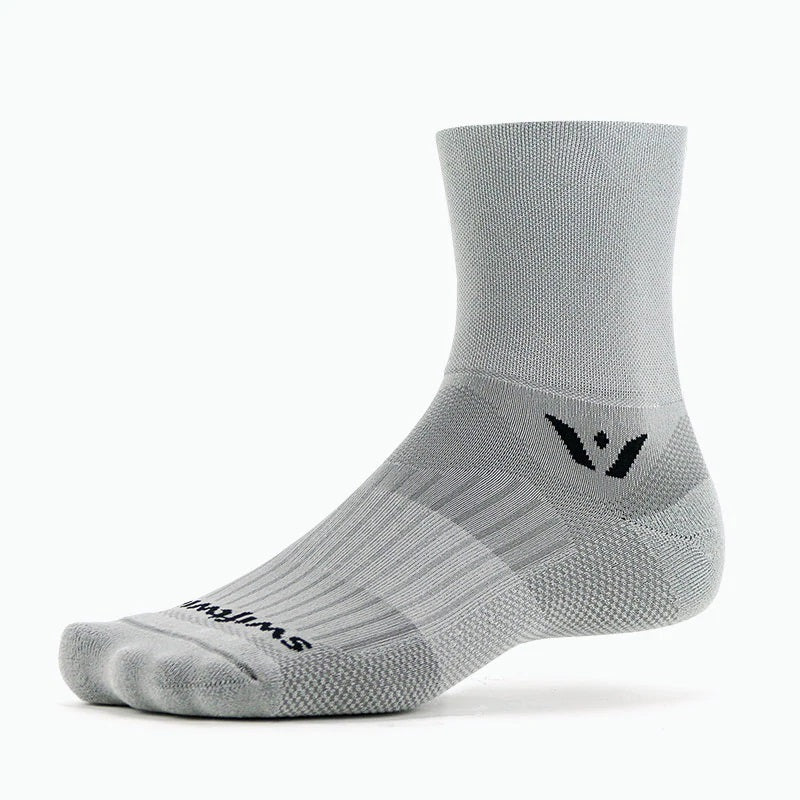 SWIFTWICK Socks ASPIRE - FOUR / QUARTER CREW - PEWTER - Medium