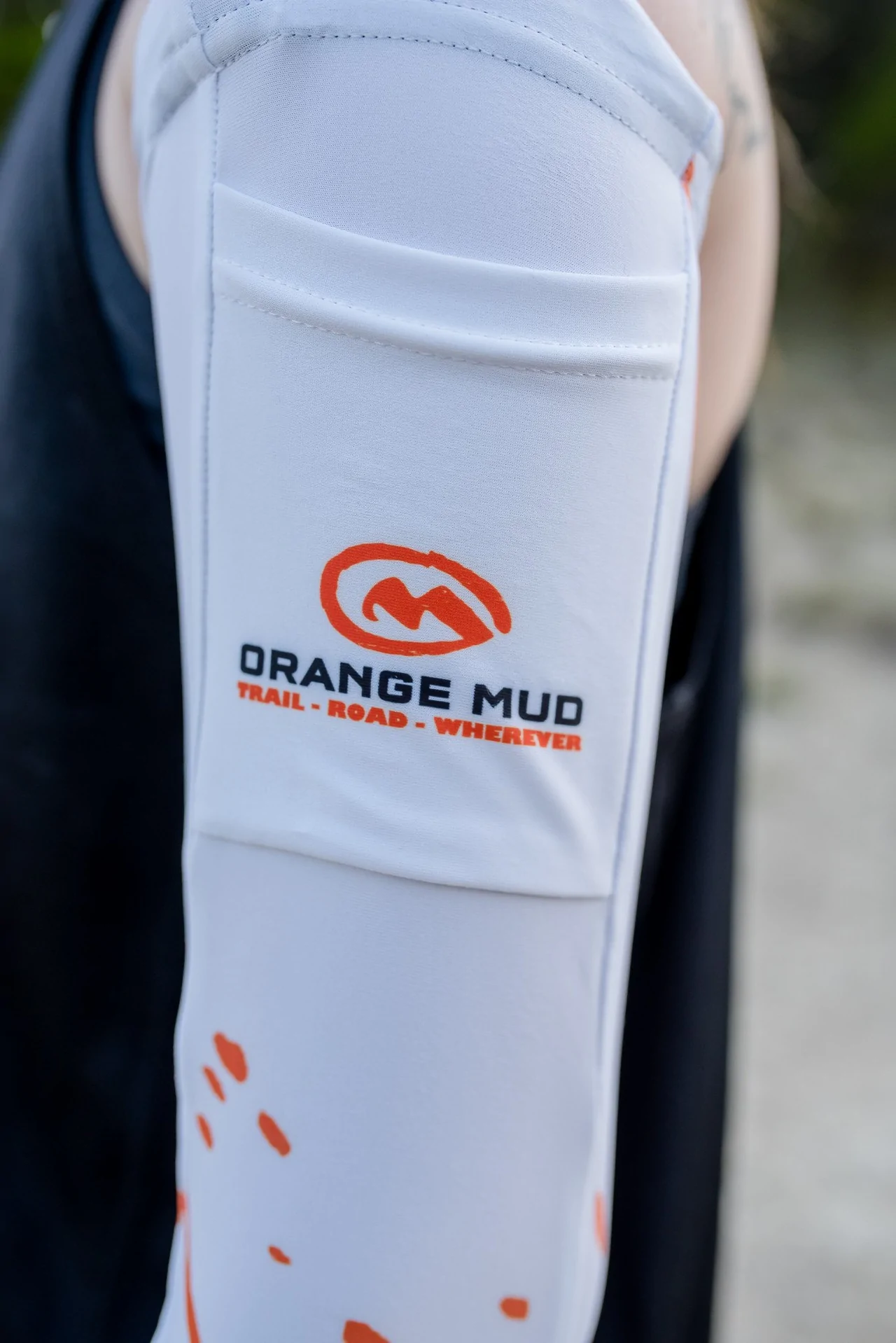 Arm Cooler/Warmer, Gel Storage, Phone Holder, For Run And Ride - White - Large